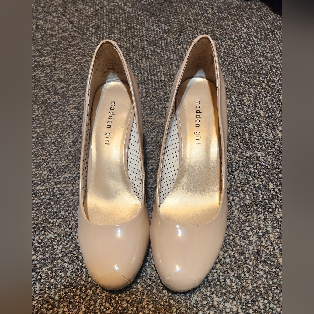 Madden Girl Women's Cream Pumps - Picture 1 of 5